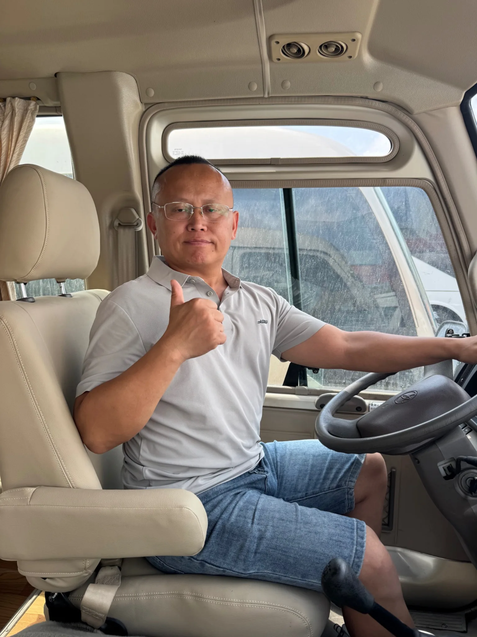 Vehicle interior inspection in a used minibus