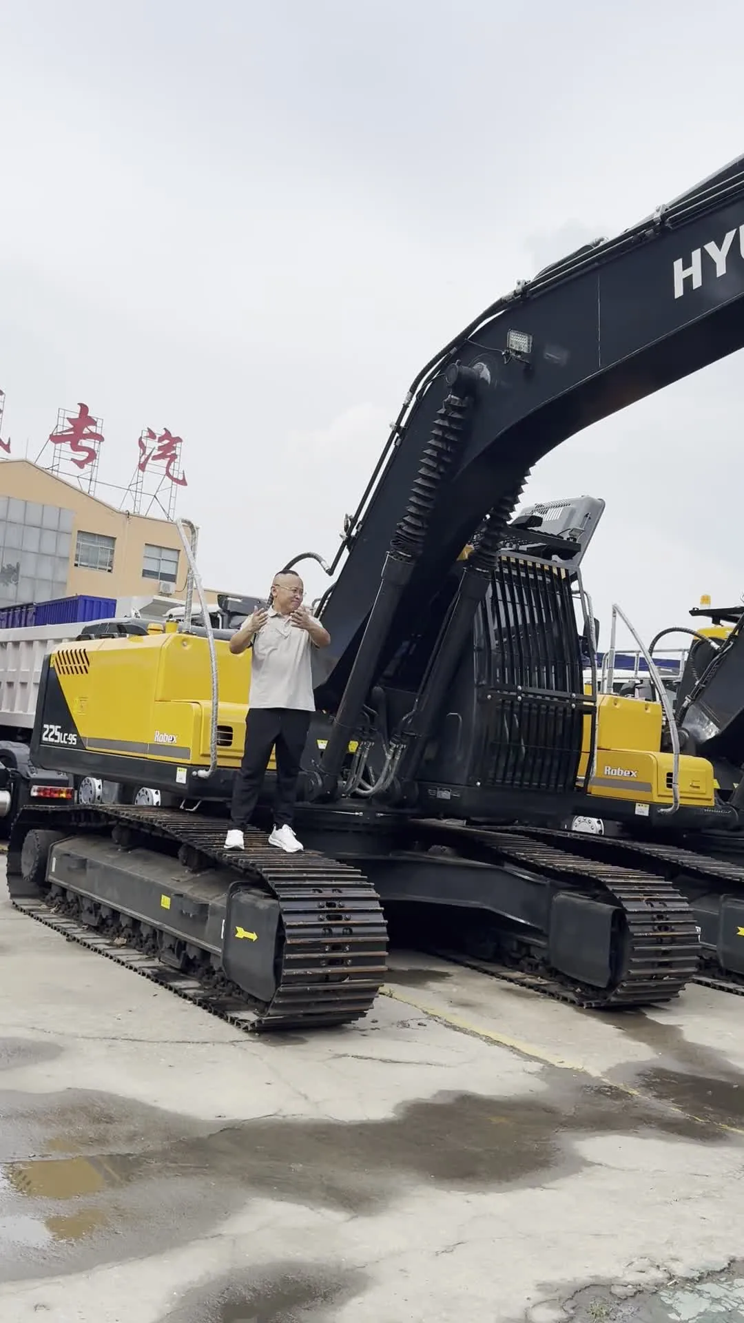Used crawler excavator for sale in China